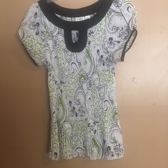 🌻Fun Flowy Ruched Blouse🌻 - Picture 1 of 3